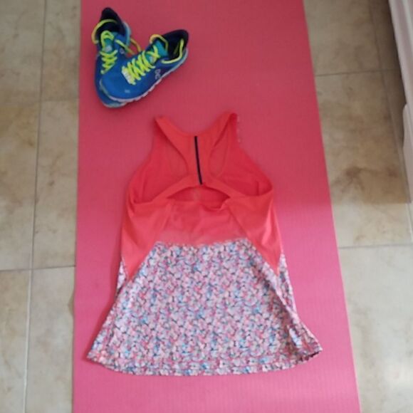 Lululemon racerback with meshing Tank - Picture 4 of 8